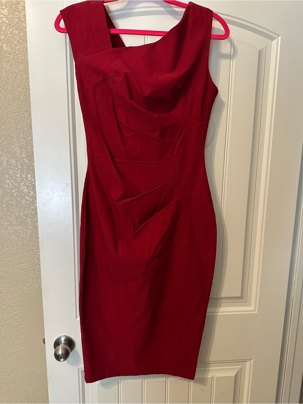 Elegant Red Midi Dress with Sculpted Seams